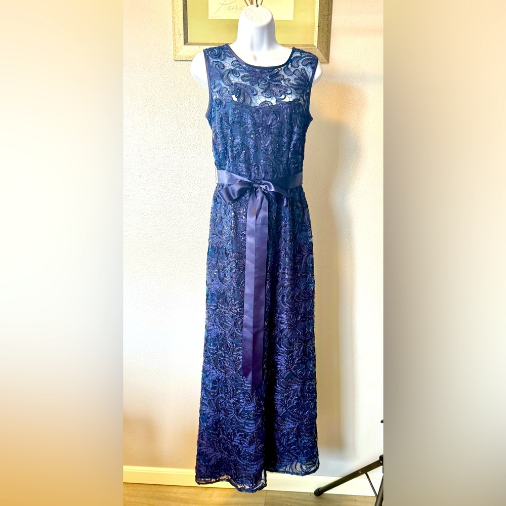 Elegant Navy Lace Evening Gown